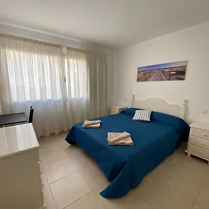 nice-room-in-a-shared-apartment-in-the-centre-of-corralejo.hotelsfuerteventura.org/